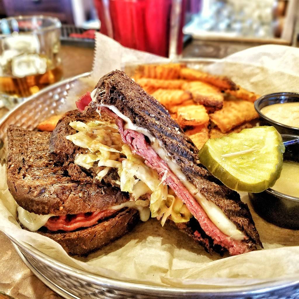 Pearl Street Taphouse | restaurant | 407 Pearl St, Jeffersonville, IN 47130, USA | 8122850890 OR +1 812-285-0890