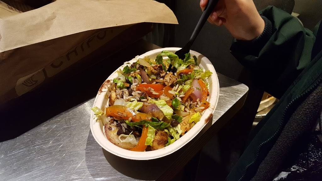 Chipotle Mexican Grill | restaurant | 33599 Aurora Rd, Solon, OH 44139, USA | 4405420017 OR +1 440-542-0017