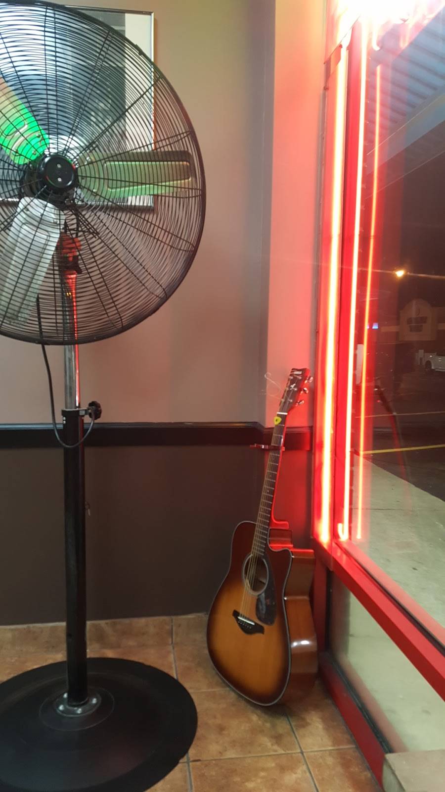 Mugs Pizza & Ribs | meal takeaway | 7228 Harlem Ave, Chicago, IL 60631, USA | 7735941202 OR +1 773-594-1202