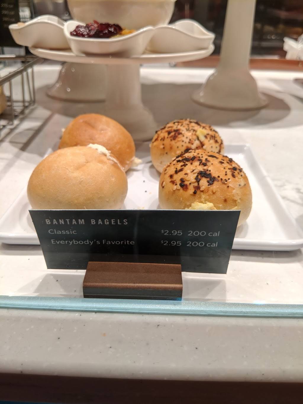 Starbucks | cafe | 3845 North Broadway, Chicago, IL 60613, USA | 2245803886 OR +1 224-580-3886