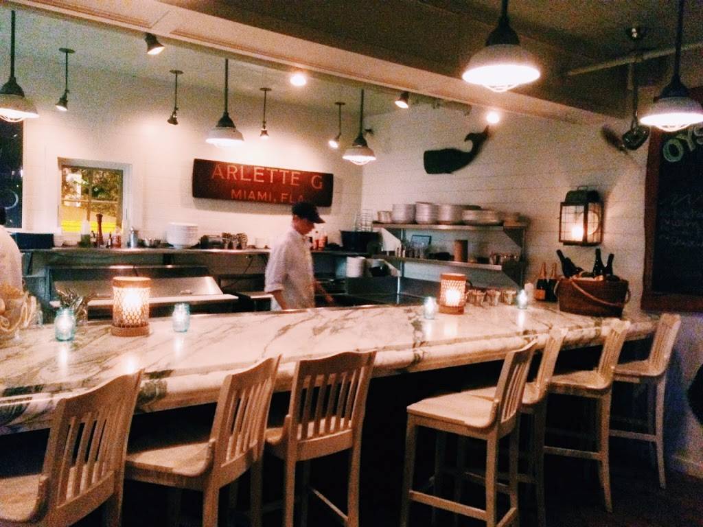 Midtown Oyster Bar | restaurant | 345 Thames St, Newport, RI 02840, USA | 4016194100 OR +1 401-619-4100