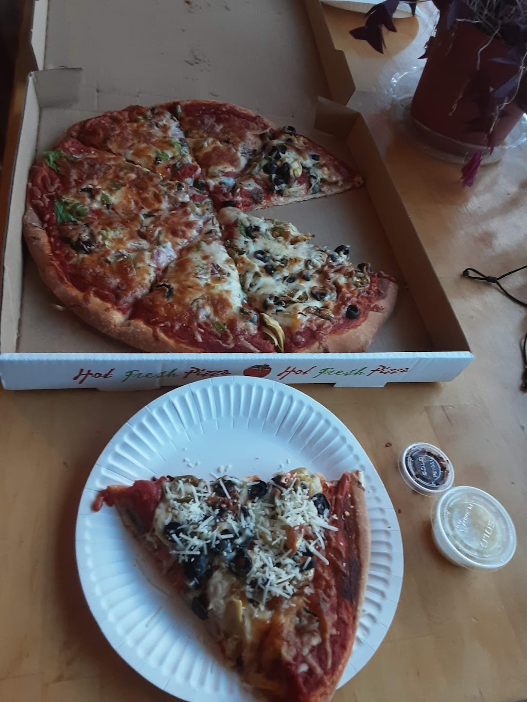 Outta Gas Pizza | restaurant | 1685 Hwy 101 N, Yachats, OR 97498, USA | 5415474424 OR +1 541-547-4424