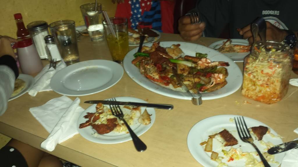 El Nuevo San Salvador | restaurant | 5230 Santa Monica Blvd, Los Angeles, CA 90029, USA | 3236651772 OR +1 323-665-1772