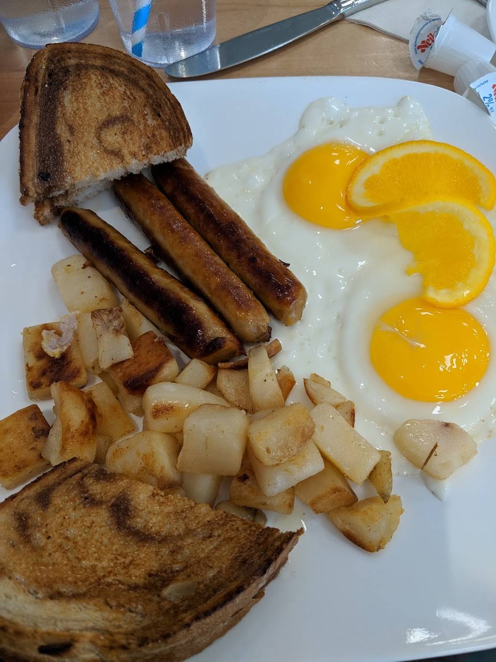 JJs on the Docks Eatery | restaurant | 15 Lake St, Grimsby, ON L3M 2G4, Canada | 2892357777 OR +1 289-235-7777