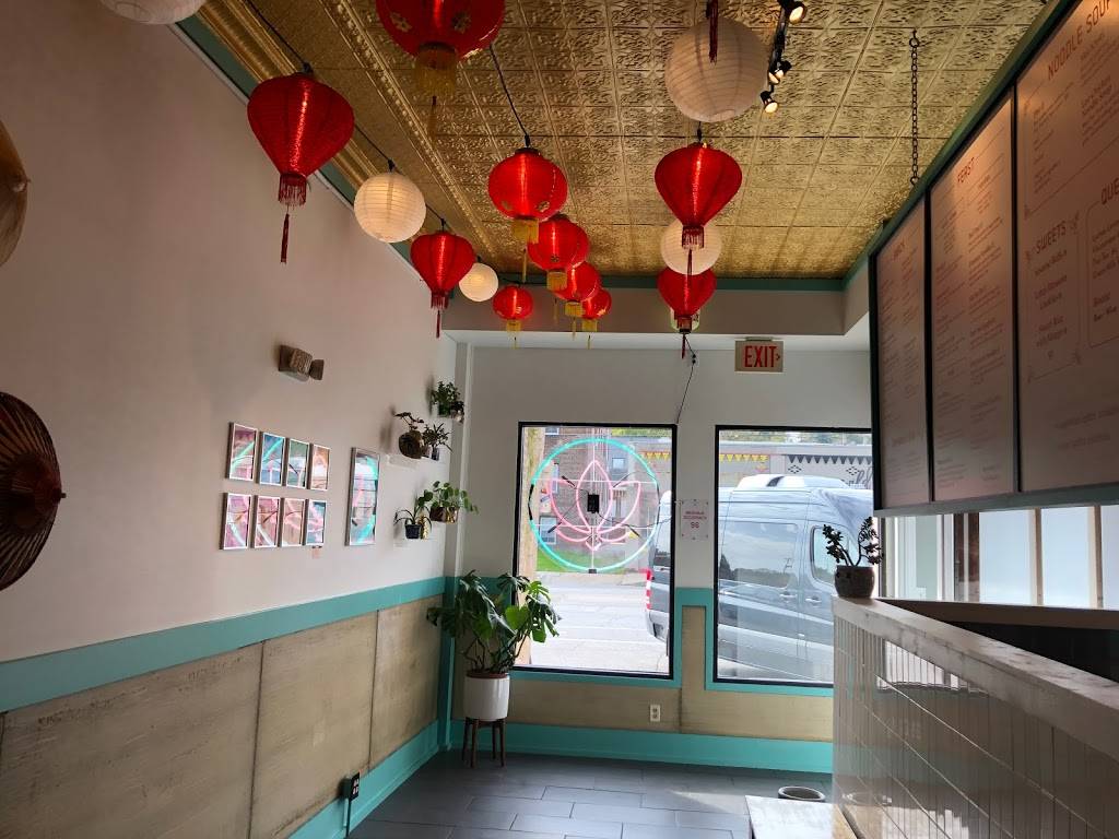 Lucky Lotus | restaurant | 2721 Ingersoll Ave, Des Moines, IA 50312, USA | 5152628488 OR +1 515-262-8488