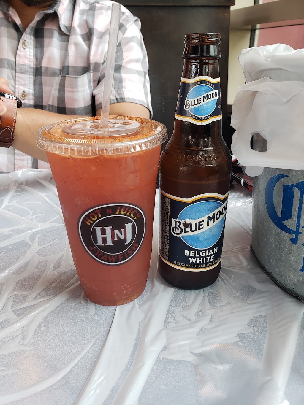 Hot N Juicy Crawfish | restaurant | 7100 Santa Monica Blvd #150, West Hollywood, CA 90046, USA | 3239698902 OR +1 323-969-8902