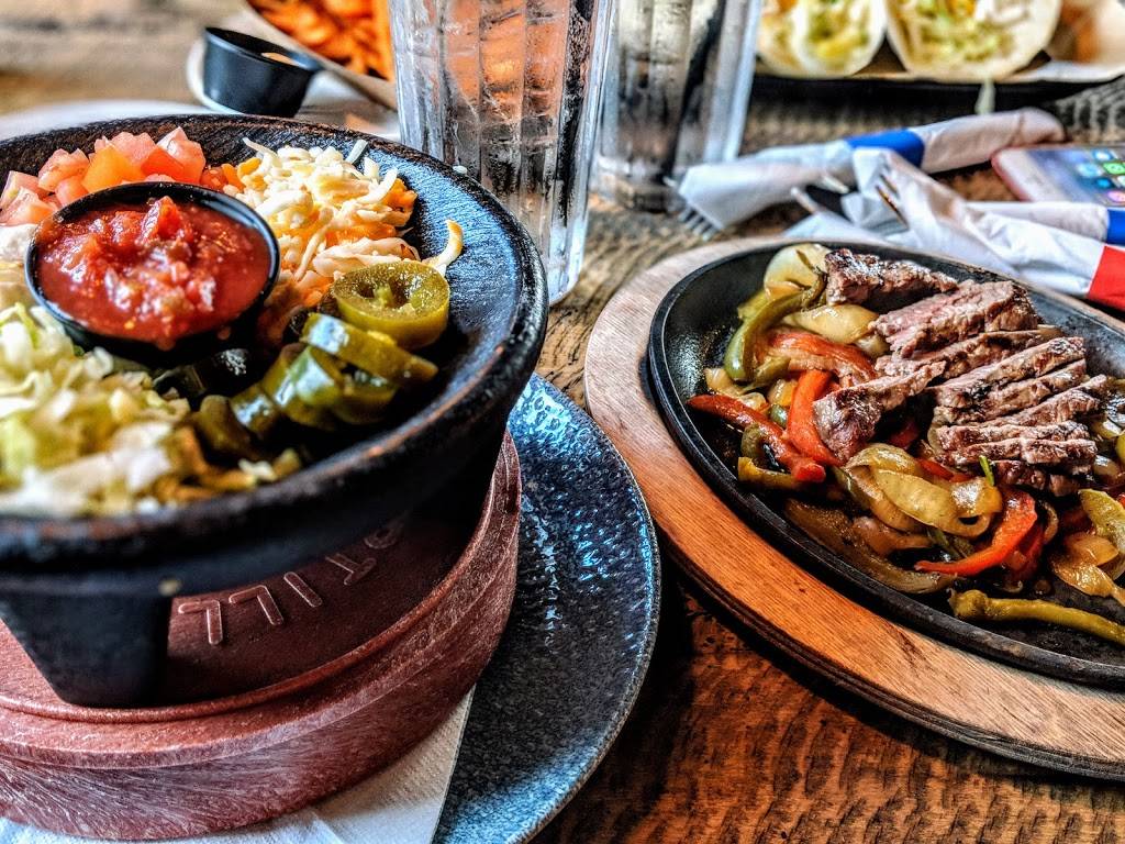 Kelseys Original Roadhouse | restaurant | 16045 Bayview Ave, Aurora, ON L4G 3L4, Canada | 3655002011 OR +1 365-500-2011