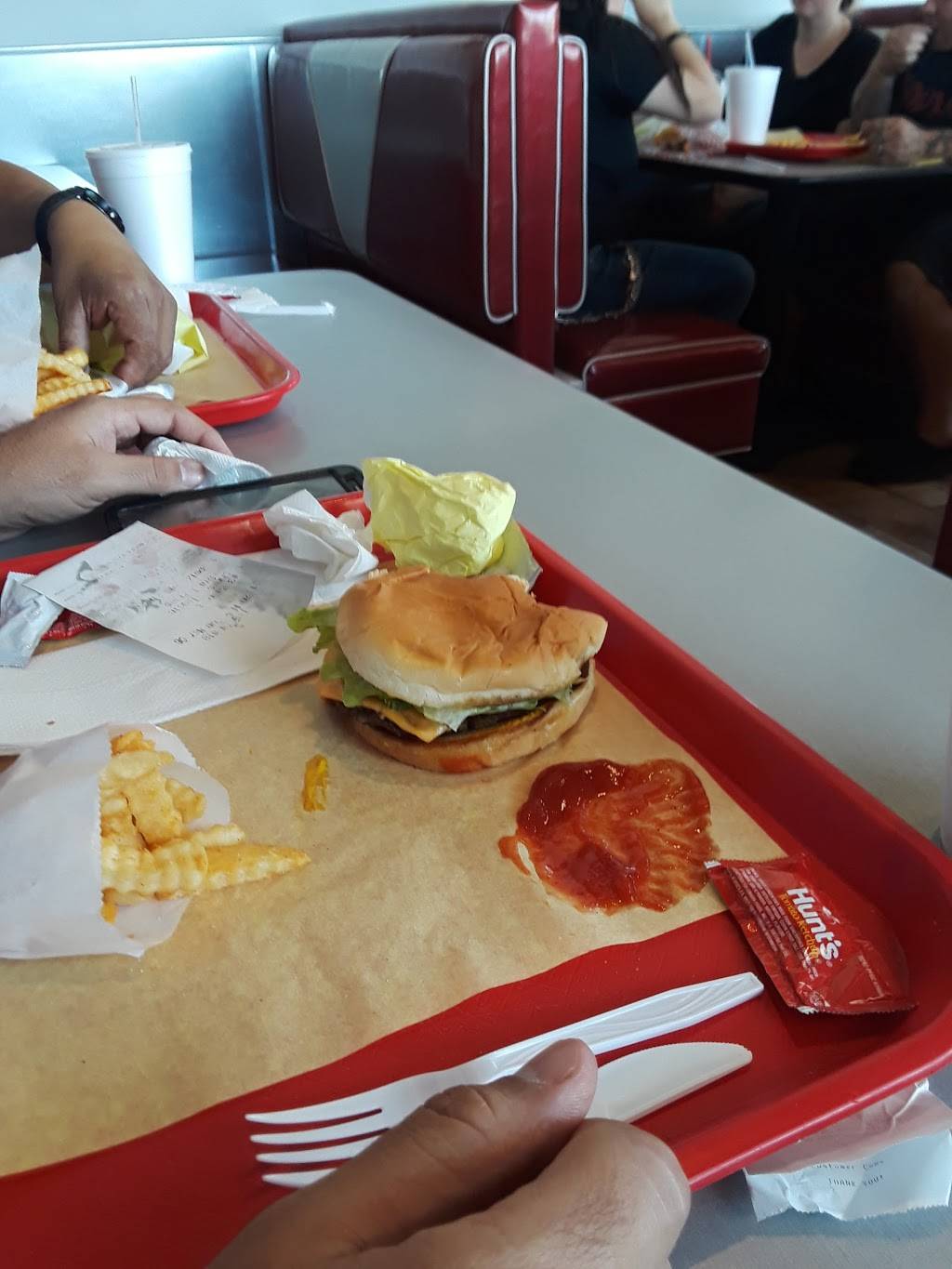 Hometown Burger | restaurant | 3436 Roosevelt Ave, San Antonio, TX 78214, USA | 2109288646 OR +1 210-928-8646