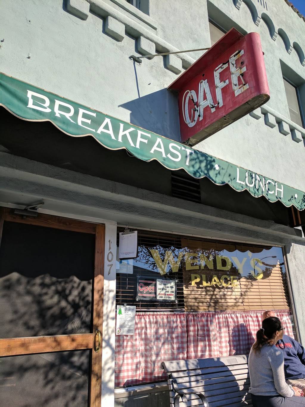 Wendys Place | restaurant | 107 W Grand Ave, El Segundo, CA 90245, USA | 3103223942 OR +1 310-322-3942