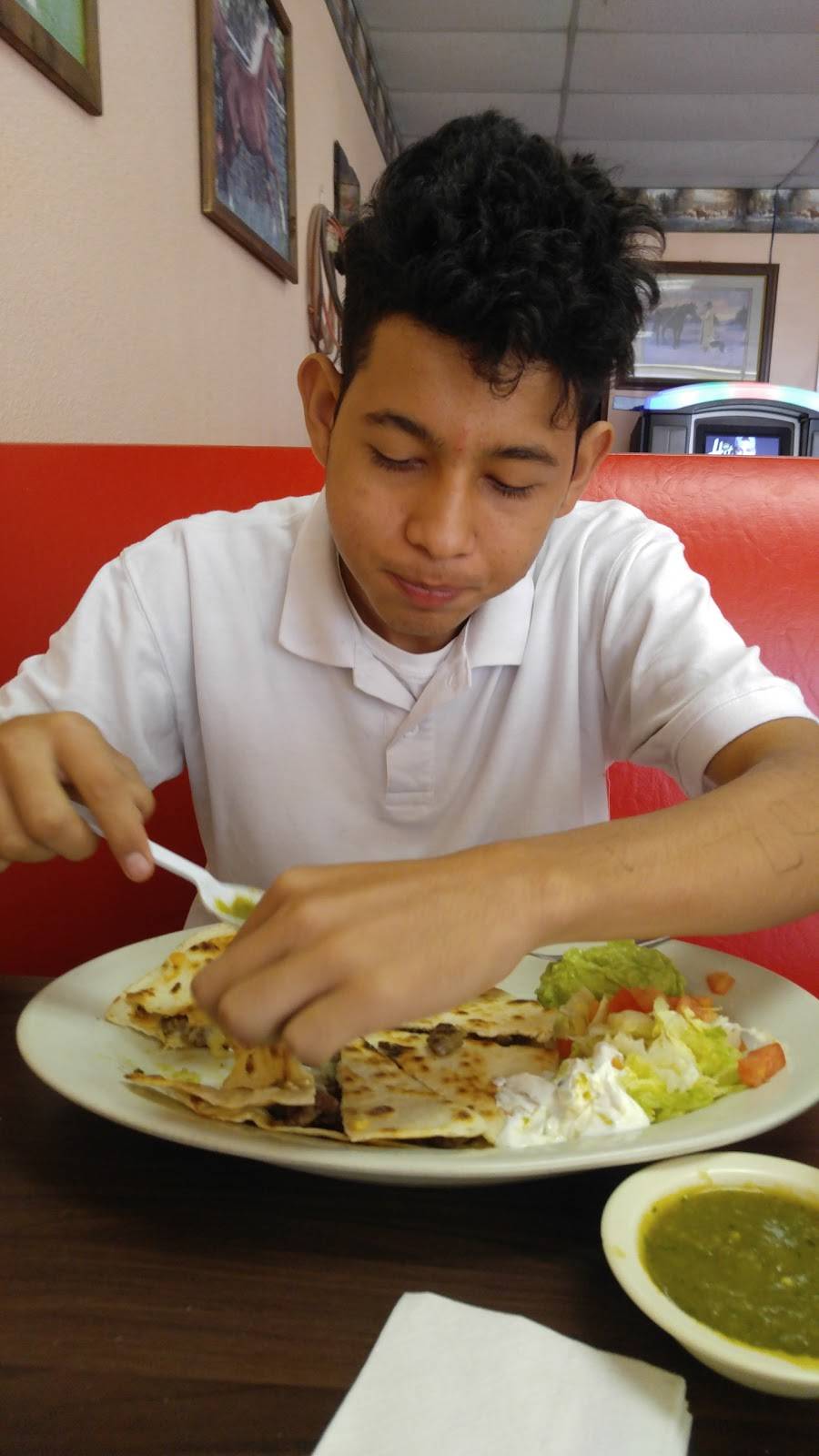 Los Potrillos | restaurant | 2555 Castroville Rd # 101, San Antonio, TX 78237, USA | 2104349449 OR +1 210-434-9449