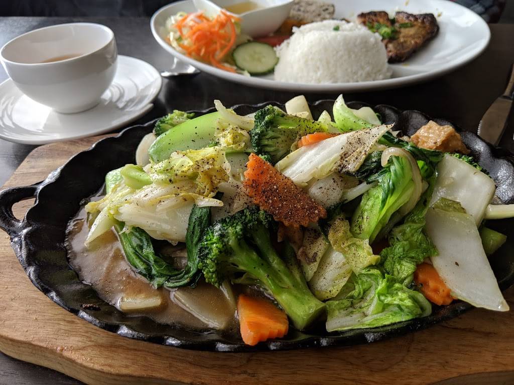 Viet House | restaurant | 3200 Dufferin St, North York, ON M6A 3B2, Canada | 6473469333 OR +1 647-346-9333