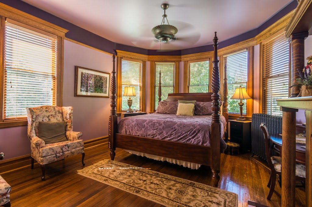 Elk River Hotel & Cafe by GlampOut Resorts | restaurant | 616 Main St, Sutton, WV 26601, USA | 3044022121 OR +1 304-402-2121