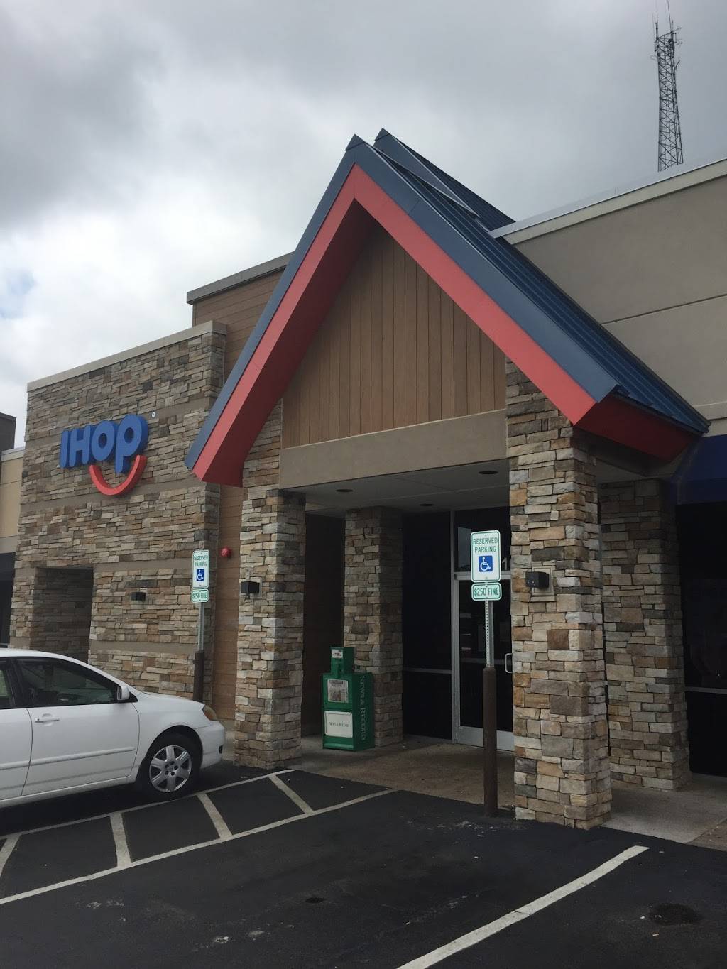 IHOP | restaurant | 1609 Westover Terrace, Greensboro, NC 27408, USA | 3362827705 OR +1 336-282-7705