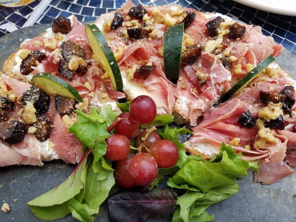 Blue Dahlia Bistro | restaurant | 107 E Hopkins St, San Marcos, TX 78666, USA | 5126679539 OR +1 512-667-9539