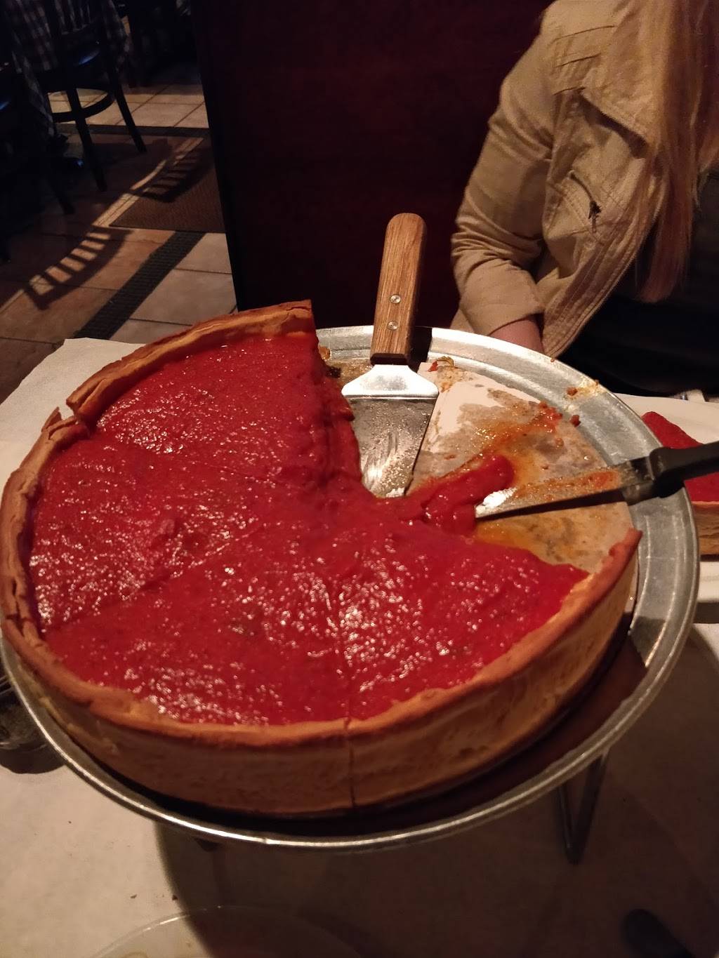 Giulianos Pizza | restaurant | 40 Village Pl, Hinsdale, IL 60521, USA | 6307341500 OR +1 630-734-1500