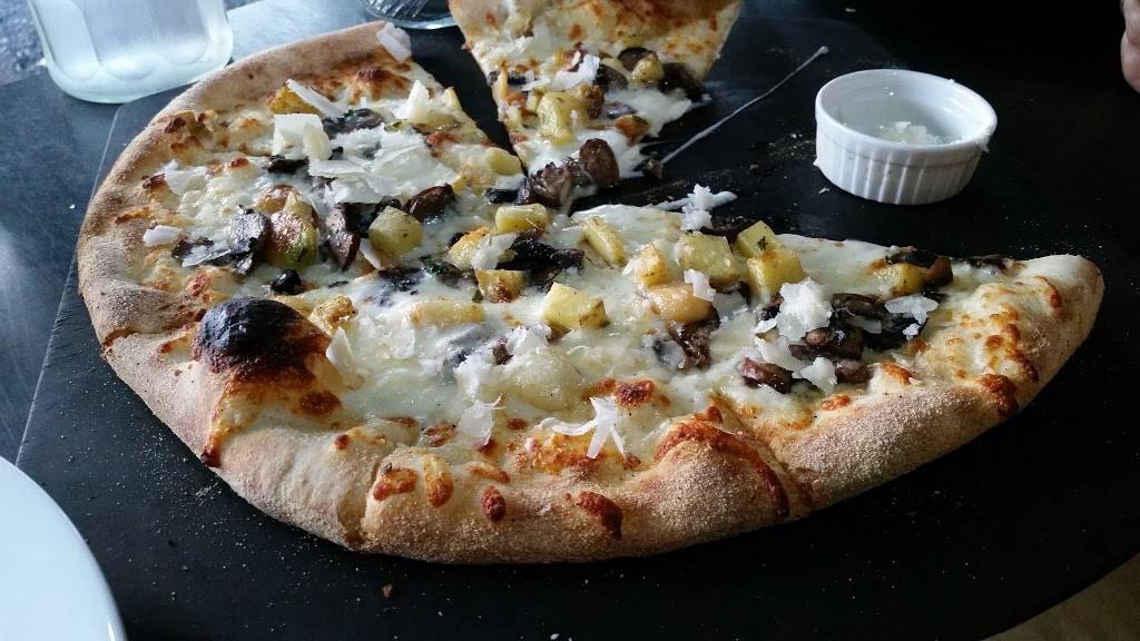 Hot Italian Pizza & Panini Bar | restaurant | 1627 16th St, Sacramento, CA 95814, USA | 9164443000 OR +1 916-444-3000