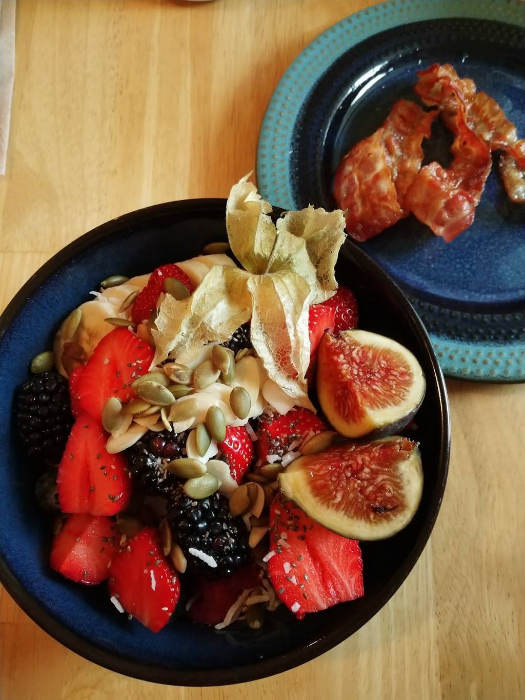 Charlotte café | restaurant | 958 Rue Labelle, Mont-Tremblant, QC J8E 2W5, Canada | 8194296635 OR +1 819-429-6635