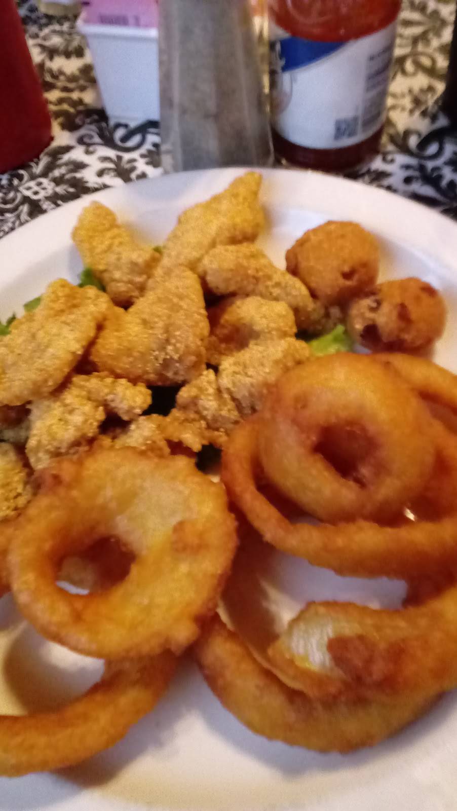 Ferraris Restaurant | restaurant | 1425 N Main St, Taylor, TX 76574, USA | 5123657736 OR +1 512-365-7736