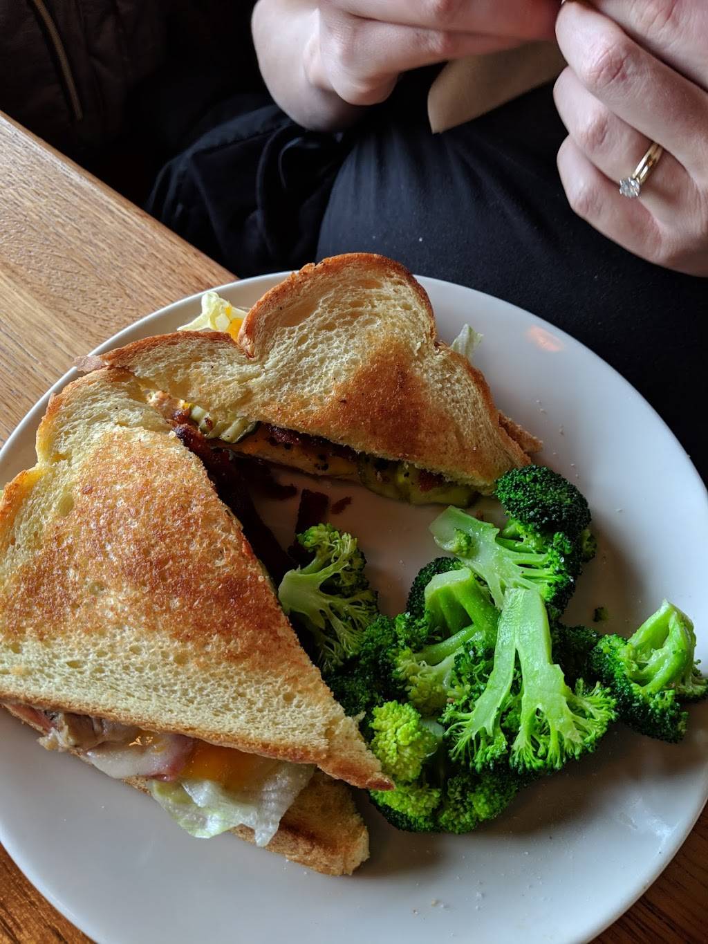 Applebees Grill + Bar | restaurant | 3819 Carpenter Rd, Ypsilanti, MI 48197, USA | 7349737440 OR +1 734-973-7440