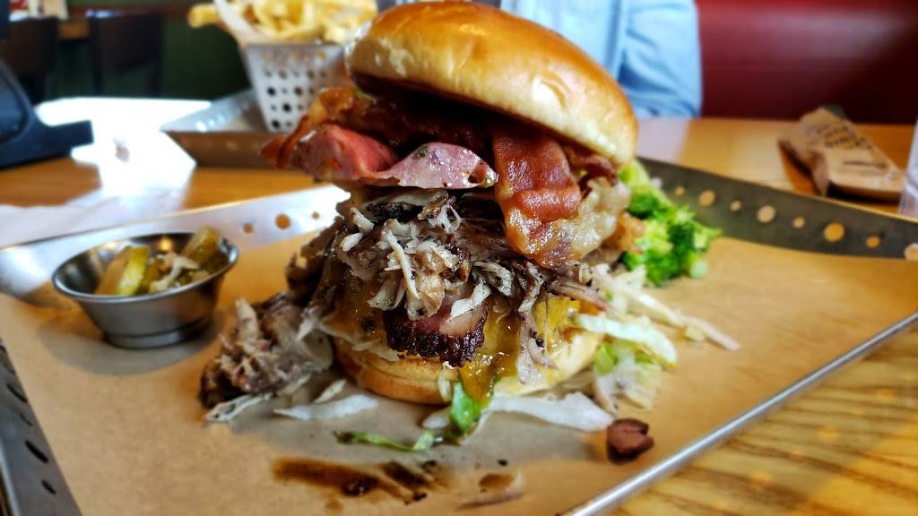 Chilis Grill & Bar | meal takeaway | 250 Silhavy Rd, Valparaiso, IN 46383, USA | 2194657344 OR +1 219-465-7344