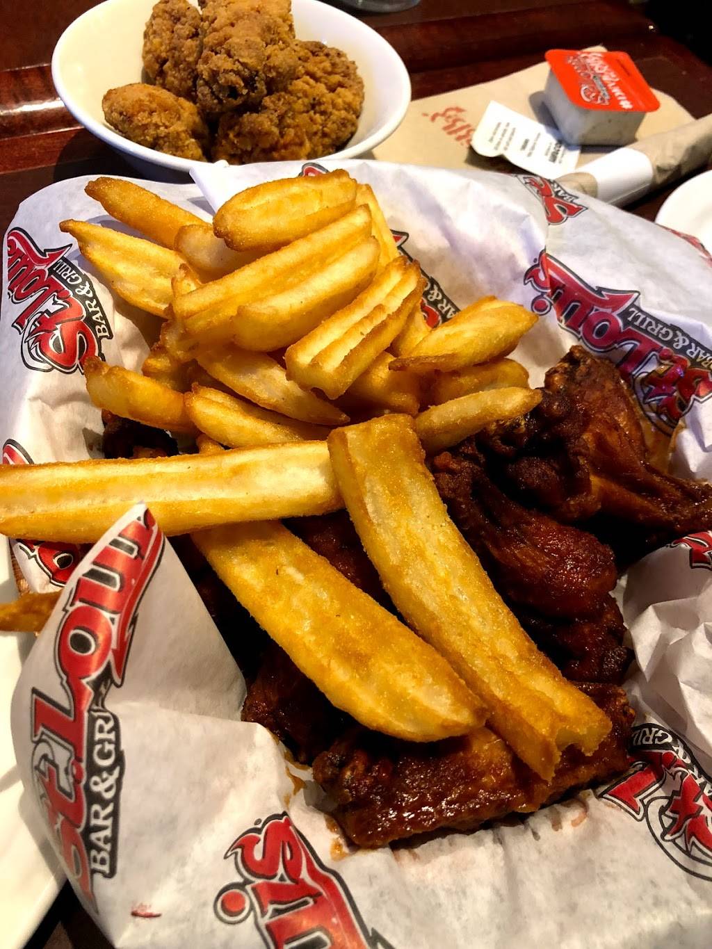 St. Louis Bar & Grill | restaurant | 808 York Mills Rd Unit A-24, North York, ON M3B 1X8, Canada | 4164410342 OR +1 416-441-0342