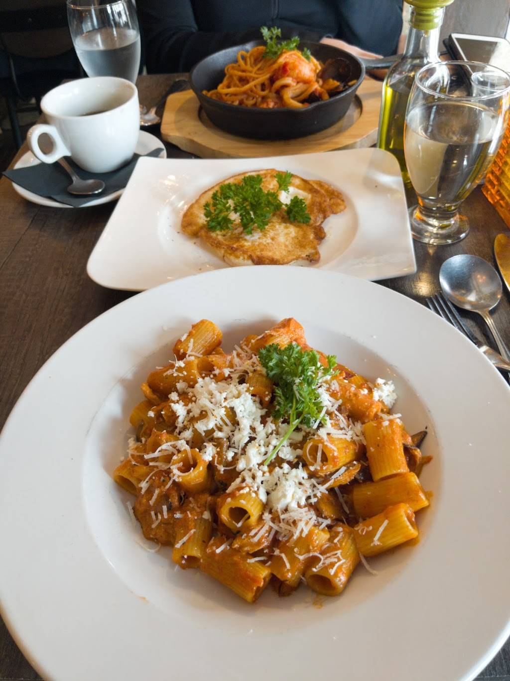 La Vecchia Restaurant Uptown | restaurant | 2405 Yonge St A, Toronto, ON M4P 2E7, Canada | 4164890630 OR +1 416-489-0630