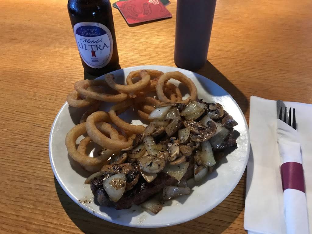 The Clubhouse Bar | restaurant | 13127 Tecumseh Rd E, Windsor, ON N8N 3T4, Canada | 5199568825 OR +1 519-956-8825