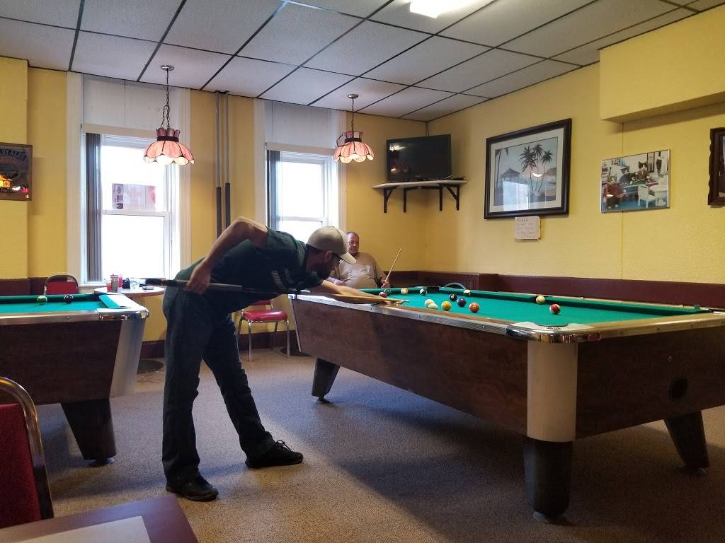 Mount Royal Tavern & Restaurant | restaurant | 187 Main St S, Mount Forest, ON N0G 2L0, Canada | 5193231461 OR +1 519-323-1461