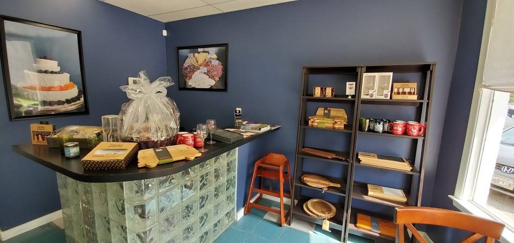 Edgewood Cheese Shop and Eatery | restaurant | 1828 Broad St, Cranston, RI 02905, USA | 4019412400 OR +1 401-941-2400