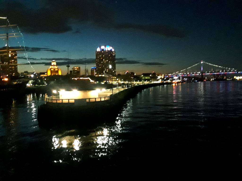 Chart House | restaurant | 555 S Christopher Columbus Blvd, Philadelphia, PA 19147, USA | 2156258383 OR +1 215-625-8383