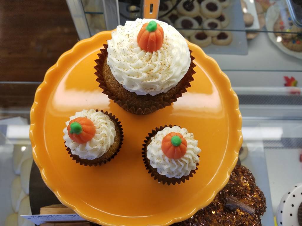 Sugar Cubed Cakes | restaurant | 101 N Main Ave, Gresham, OR 97030, USA | 5035127871 OR +1 503-512-7871