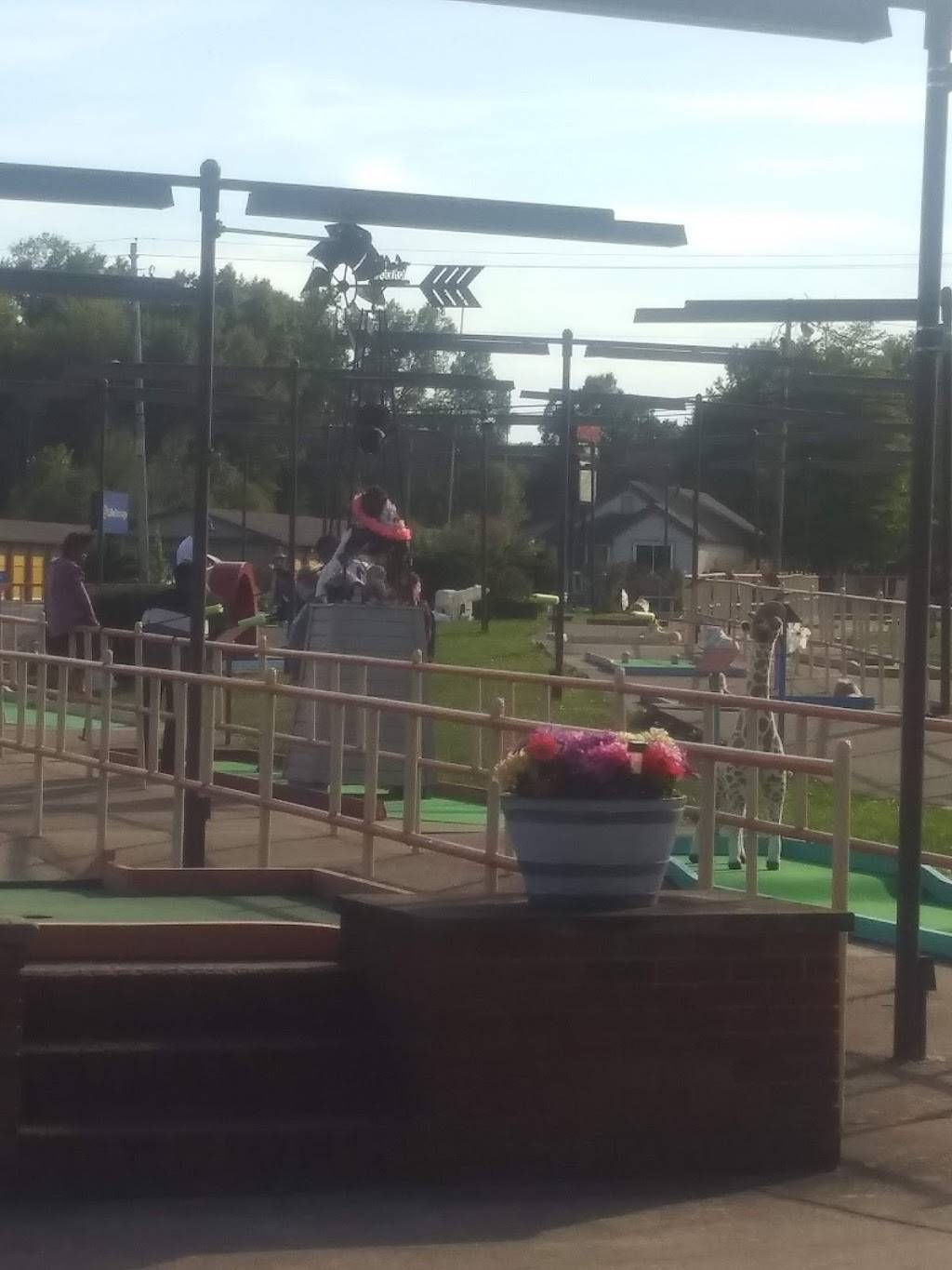 Putt-Putt Fun Center of Warren | meal takeaway | 3937 Youngstown Rd SE, Warren, OH 44484, USA | 3303691965 OR +1 330-369-1965