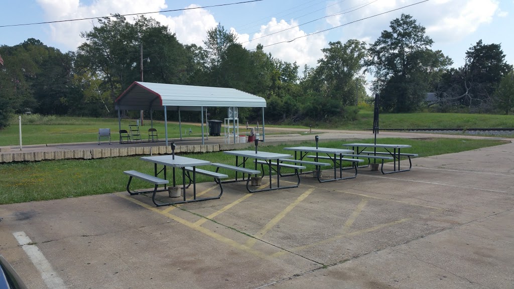 Hut | restaurant | 265 Main St, Grambling, LA 71245, USA | 3185963143 OR +1 318-596-3143