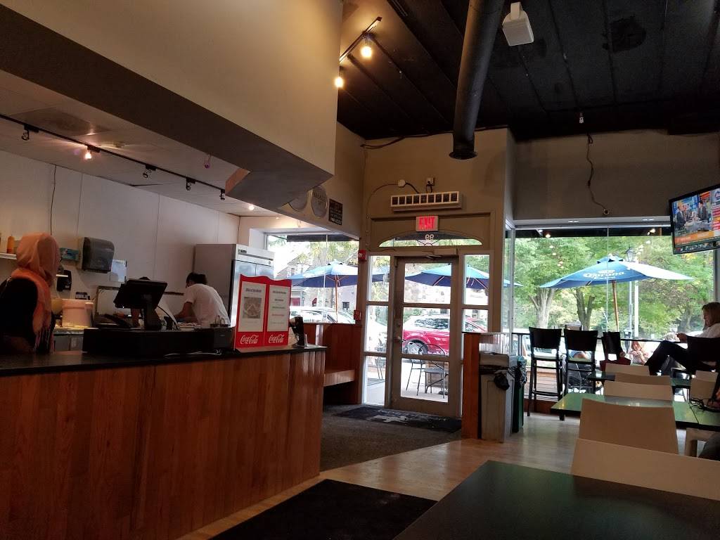 The Upper Crust Pizzeria | restaurant | 99 Central St, Wellesley, MA 02482, USA | 7812355011 OR +1 781-235-5011