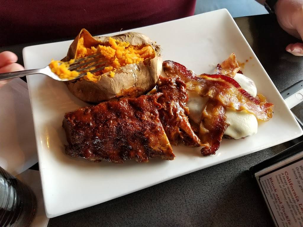 Raffertys | restaurant | 1865 Alysheba Way, Lexington, KY 40509, USA | 8592648900 OR +1 859-264-8900