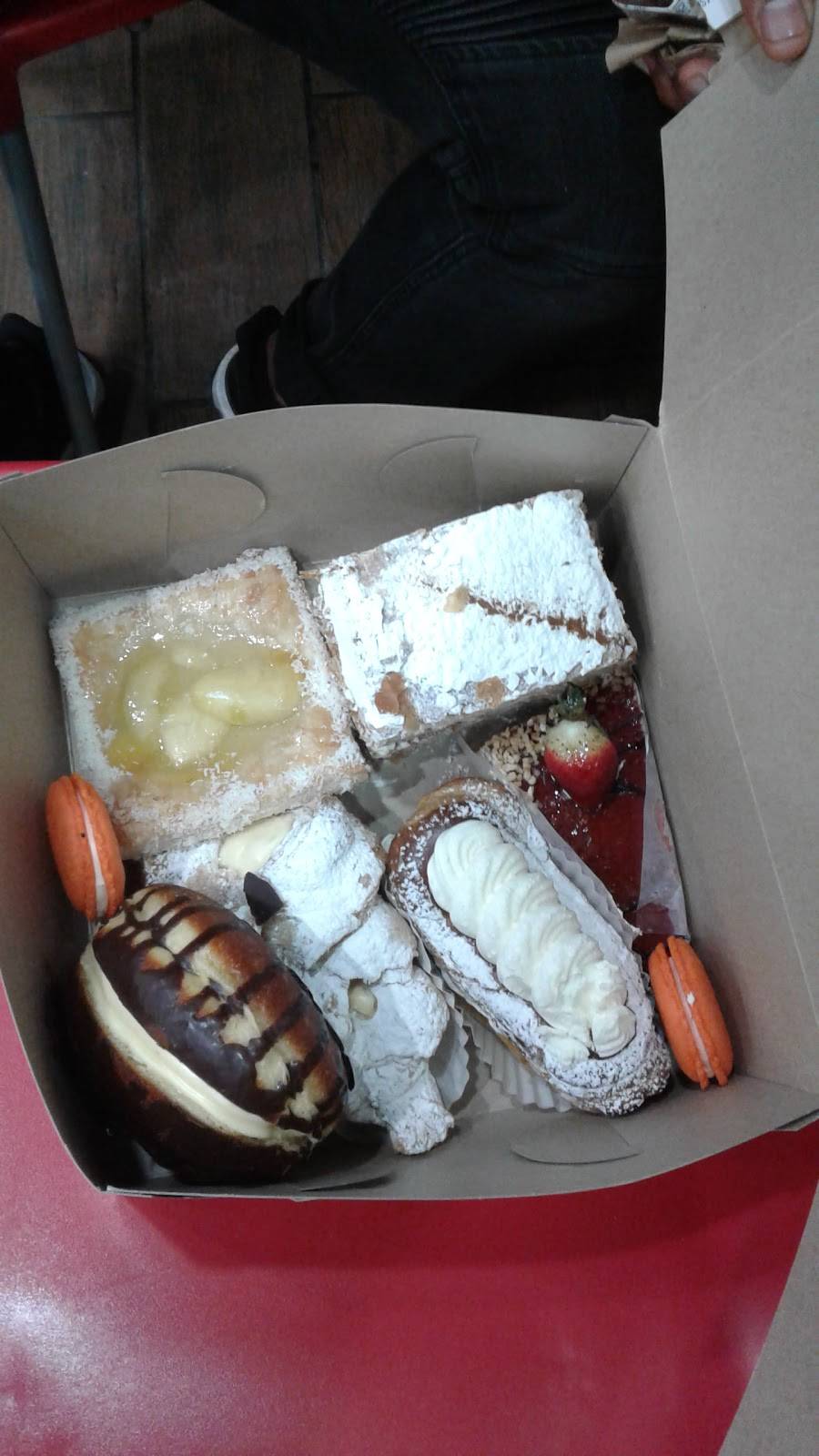 Jacks | restaurant | 352 Oakwood Ave, York, ON M6E 2W1, Canada | 4166511780 OR +1 416-651-1780