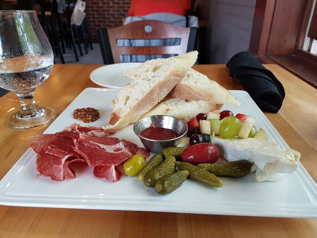 The Towne Plaza | restaurant | 203 Cass St, Traverse City, MI 49684, USA | 2319290900 OR +1 231-929-0900