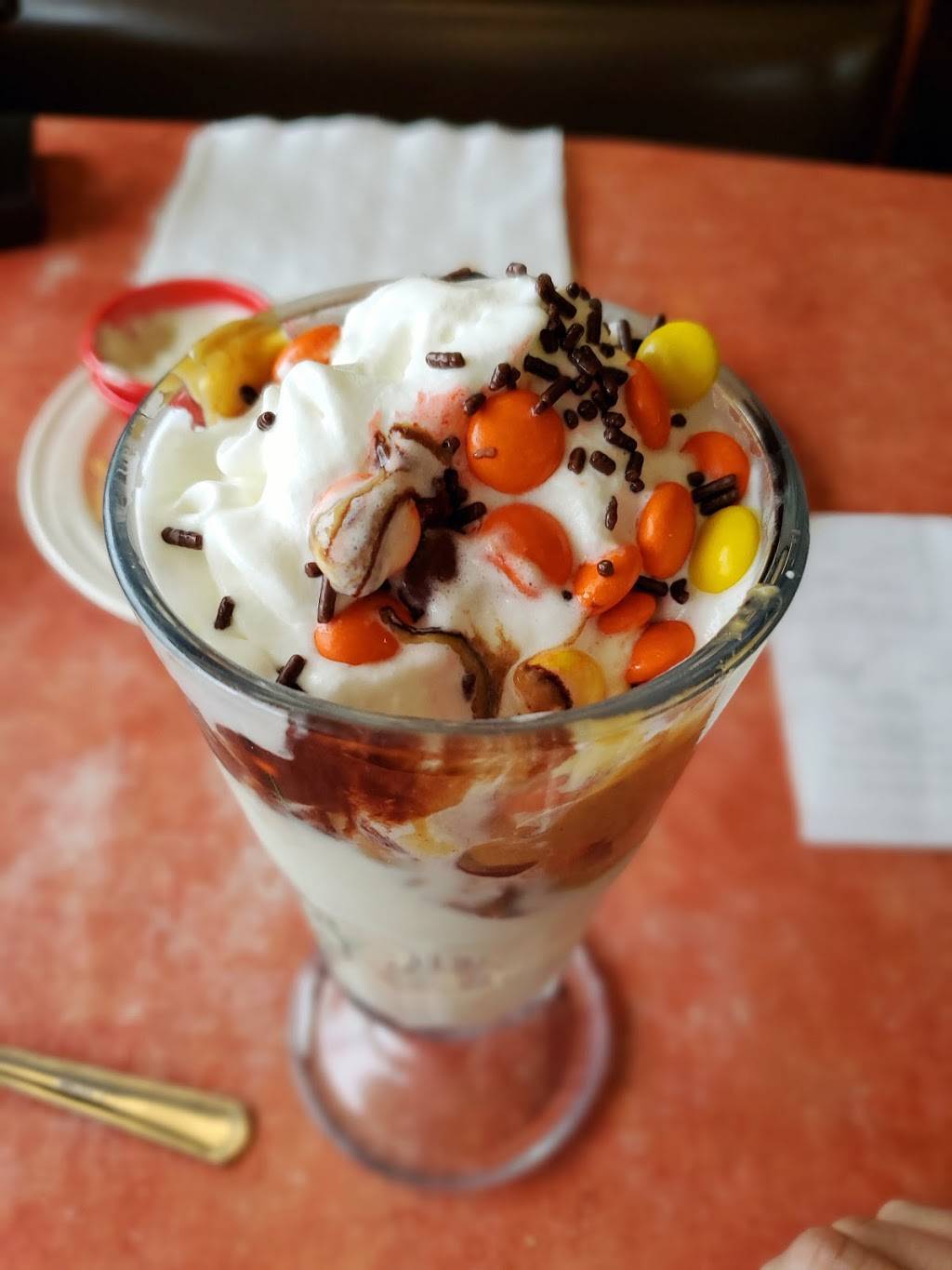 Friendlys | restaurant | 1229 S Willow St, Manchester, NH 03103, USA | 6036680542 OR +1 603-668-0542