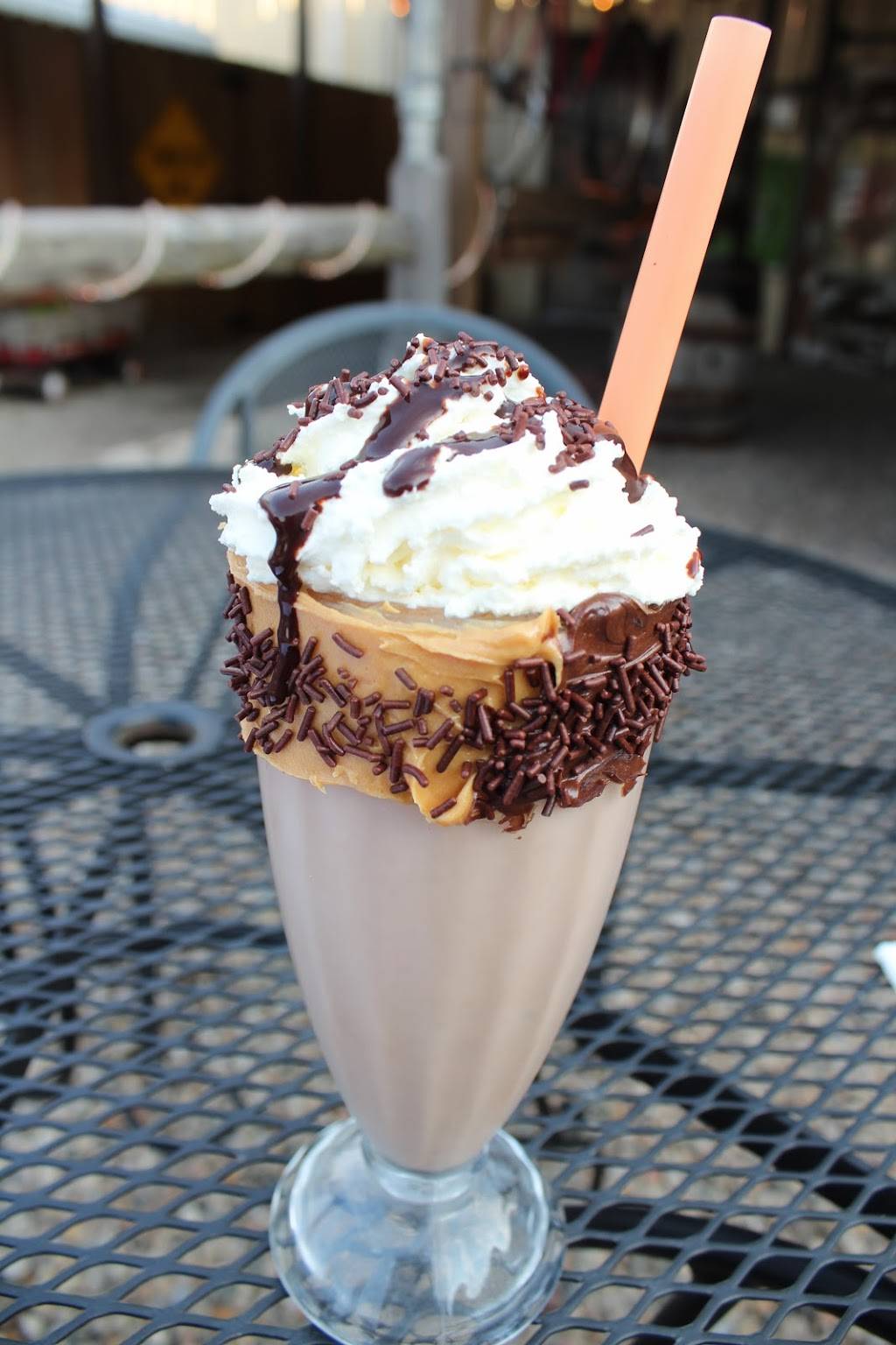 Fifis Lunch Box | restaurant | 2918 Wabash Ave, Terre Haute, IN 47803, USA | 8124601670 OR +1 812-460-1670