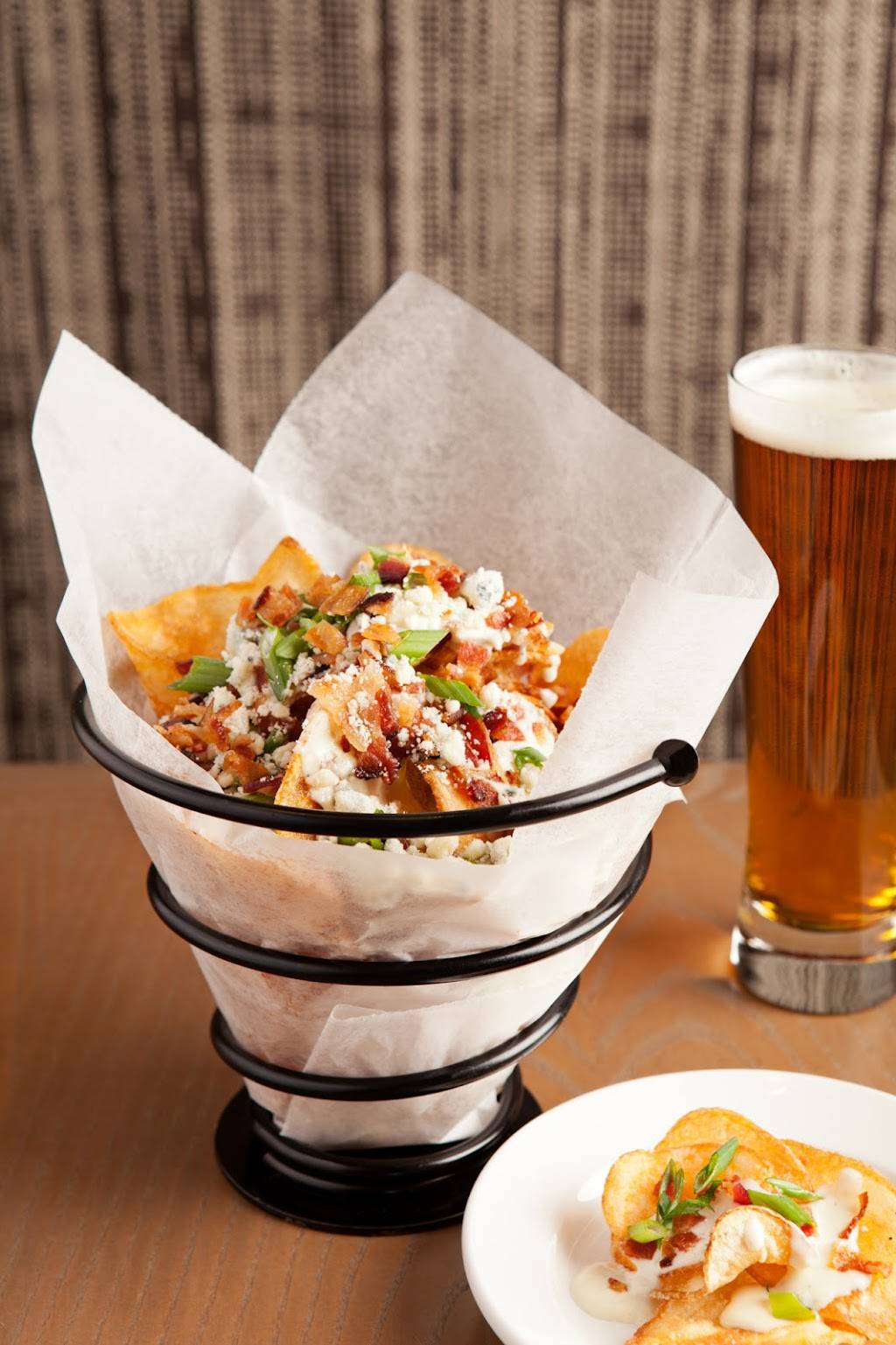 Deans List Restaurant | restaurant | 5 Blossom St, Boston, MA 02114, USA | 6172392393 OR +1 617-239-2393