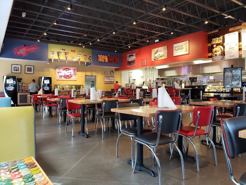 Fuddruckers | restaurant | 2400 S MacGregor Way, Houston, TX 77021, USA | 7135881377 OR +1 713-588-1377