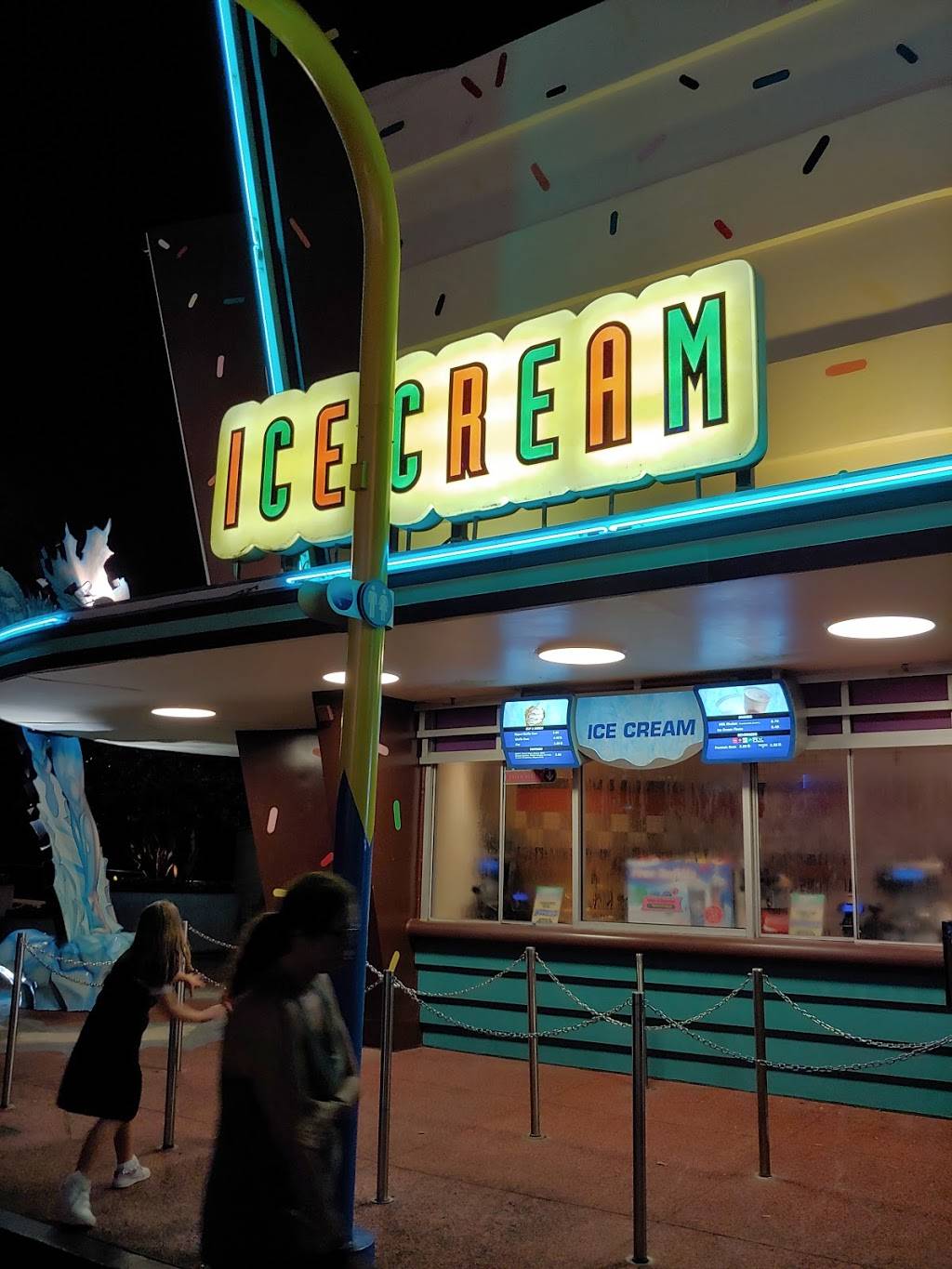 Chill Ice Cream | restaurant | 6000 Universal Blvd, Orlando, FL 32819, USA | 4073638000 OR +1 407-363-8000