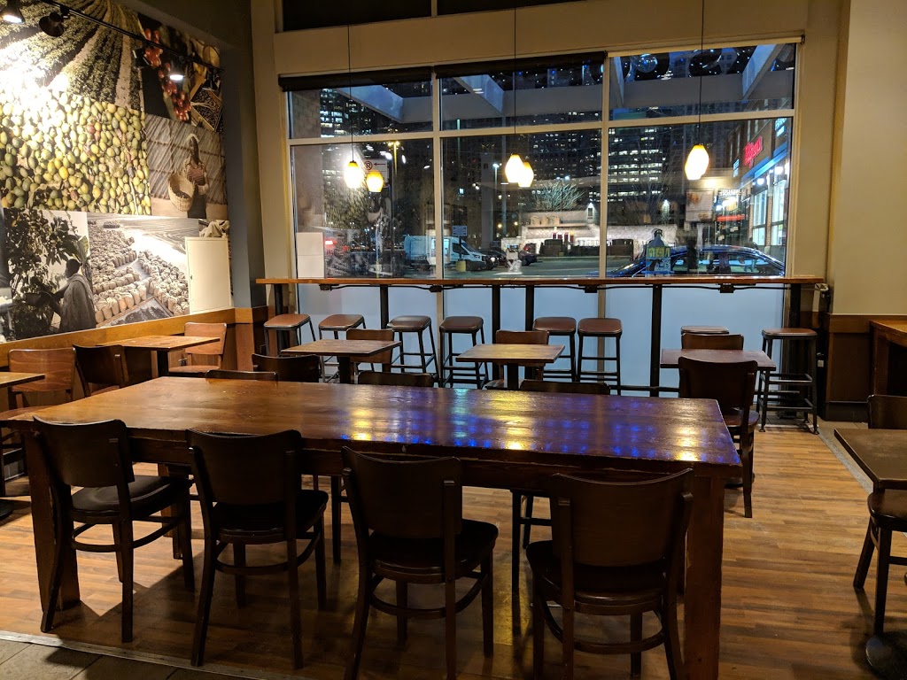 Starbucks | cafe | 116 S Halsted St, Chicago, IL 60661, USA | 3122263658 OR +1 312-226-3658