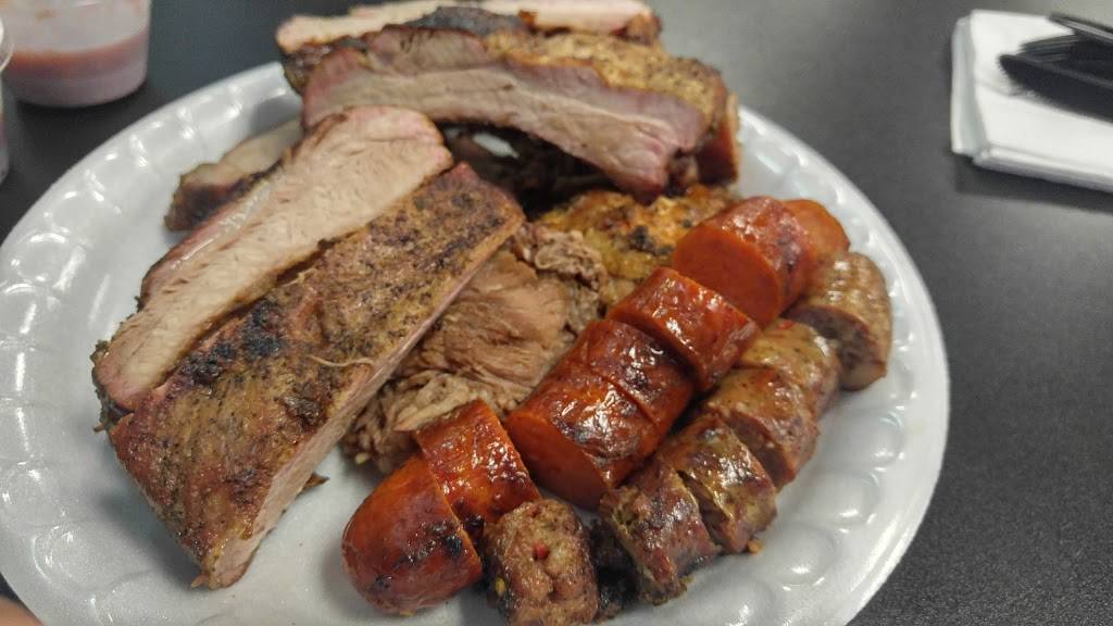 Freds Barbecue Factory | restaurant | 4215 Rosedale Hwy, Bakersfield, CA 93308, USA | 6613258800 OR +1 661-325-8800