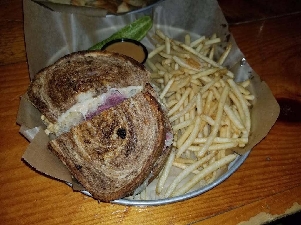 River Road Tavern | restaurant | 193 S River Rd, Bedford, NH 03110, USA | 6032065837 OR +1 603-206-5837