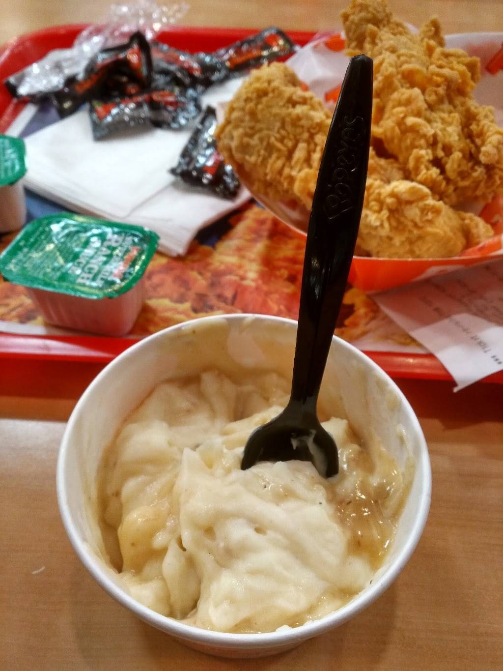 Popeyes Louisiana Kitchen | restaurant | 7711 Annapolis Rd, Lanham, MD 20706, USA | 3014592228 OR +1 301-459-2228