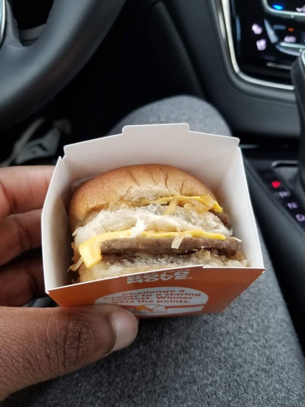 White Castle | restaurant | 2711 Fern Valley Rd, Louisville, KY 40213, USA | 5029628438 OR +1 502-962-8438