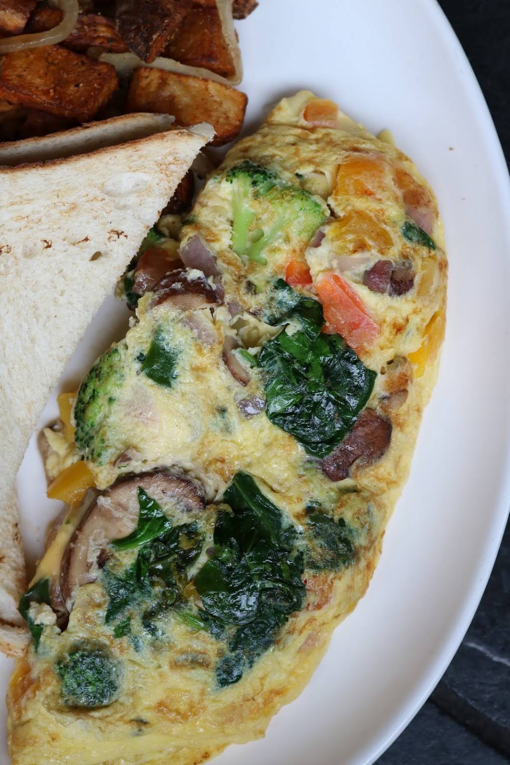 District 118 Kitchen & Bar | restaurant | 118 Needham St, Newton, MA 02464, USA | 6177950136 OR +1 617-795-0136