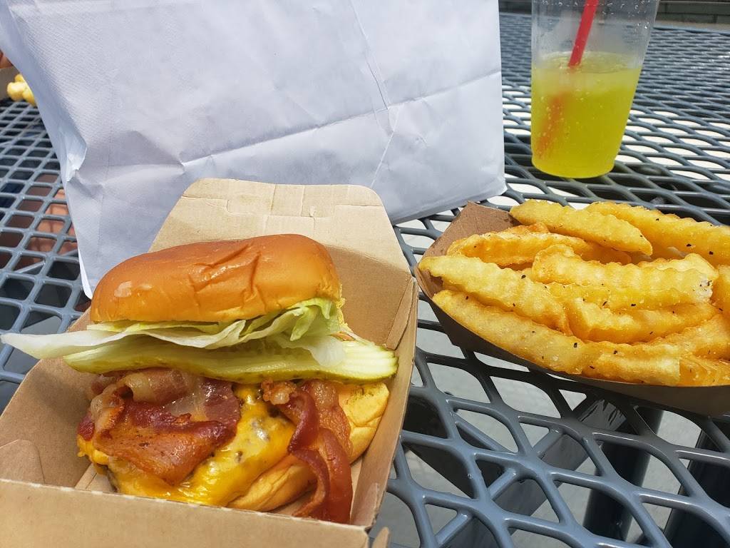 Square Burger | restaurant | 225 E Martin St, Raleigh, NC 27601, USA | 9198966600 OR +1 919-896-6600