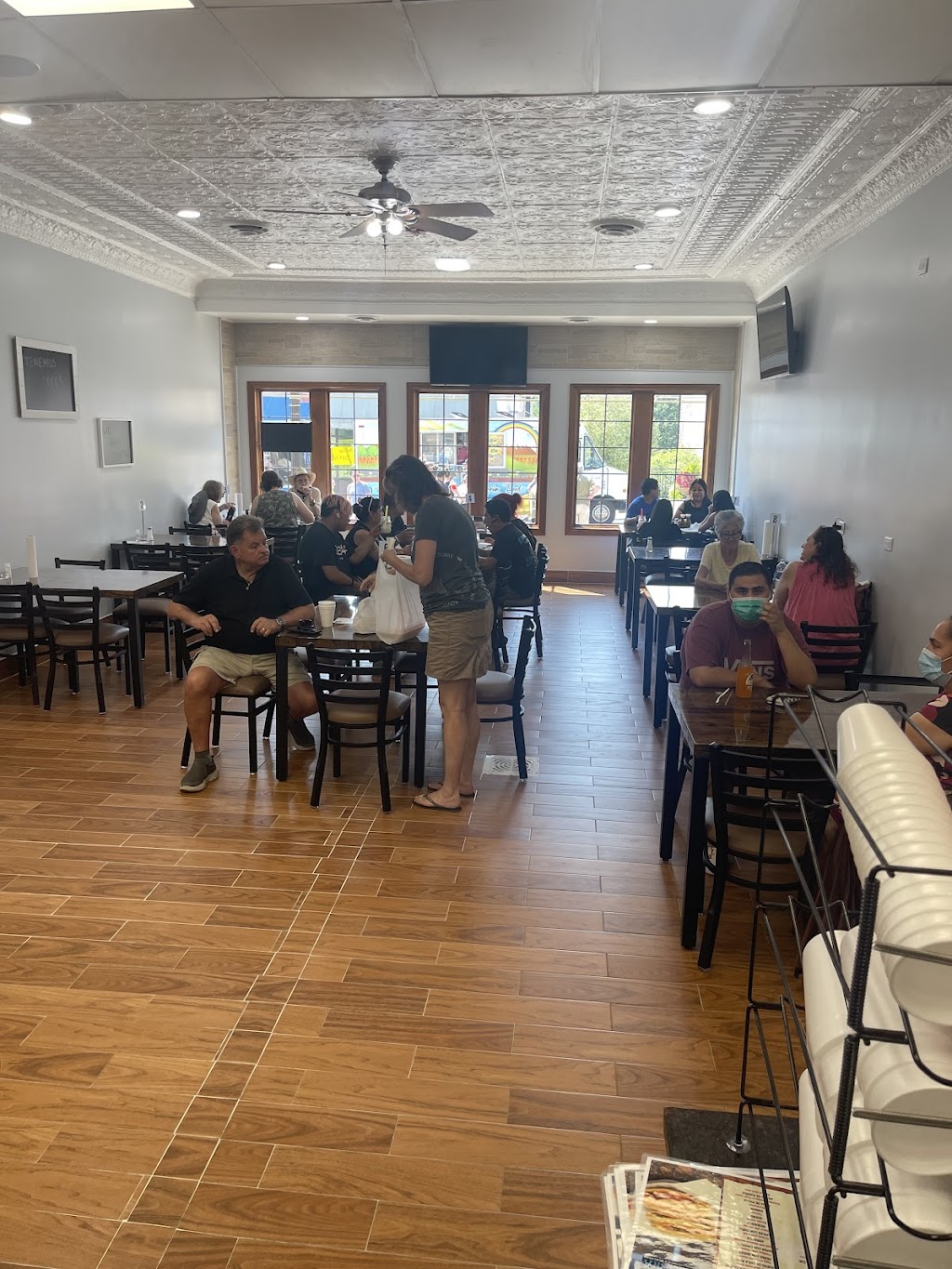 Gorditas Liselena | restaurant | 207 Main St, West Chicago, IL 60185, USA | 6304730378 OR +1 630-473-0378